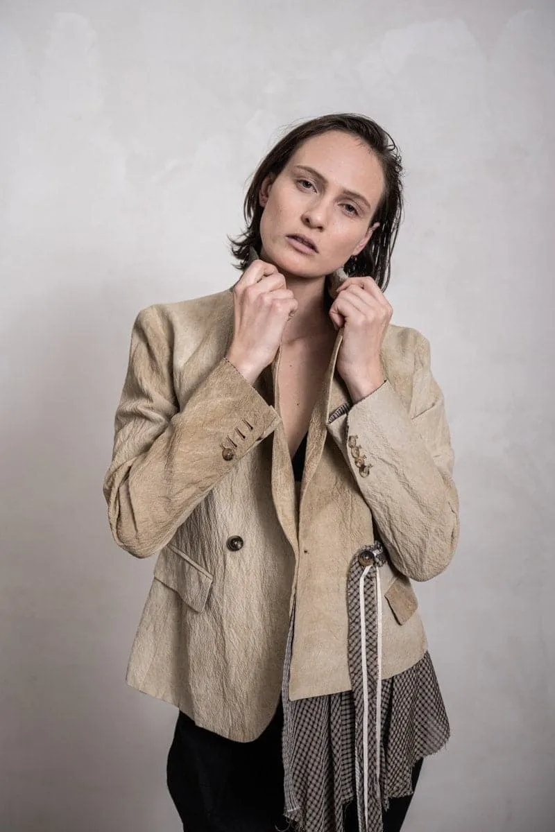 Forme D'Expression | Asymmetric Blazer DG037 | Leinen Damenblazer in beige