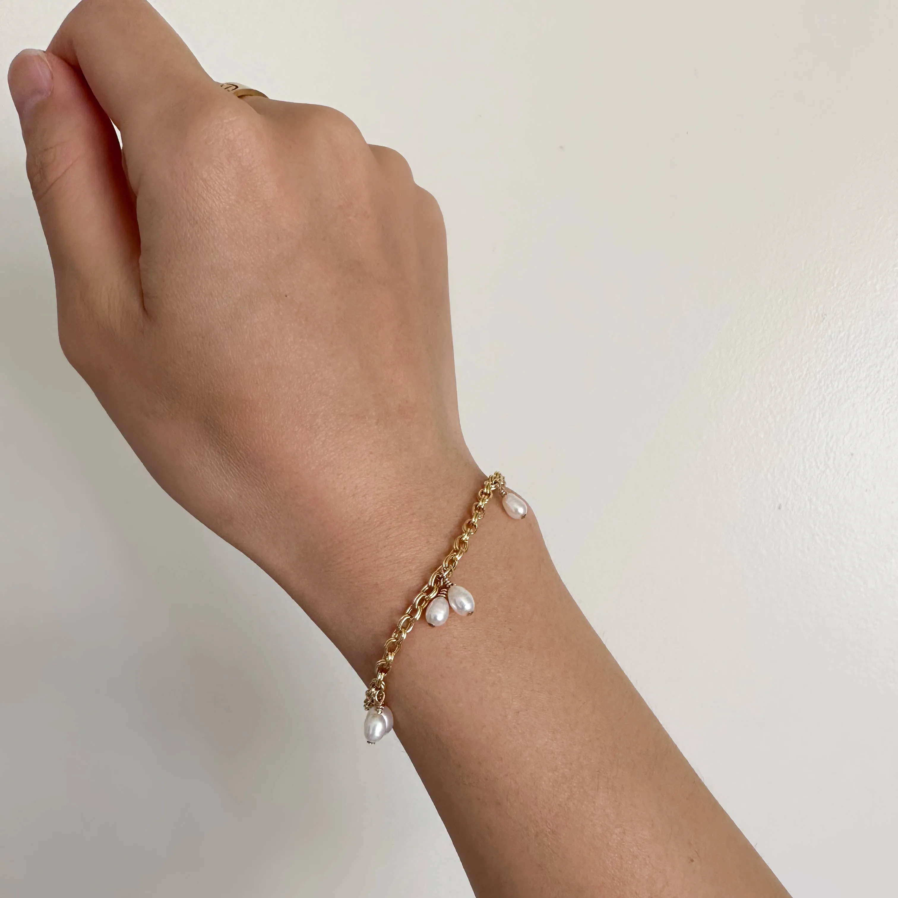 Leila Pearl Bracelet